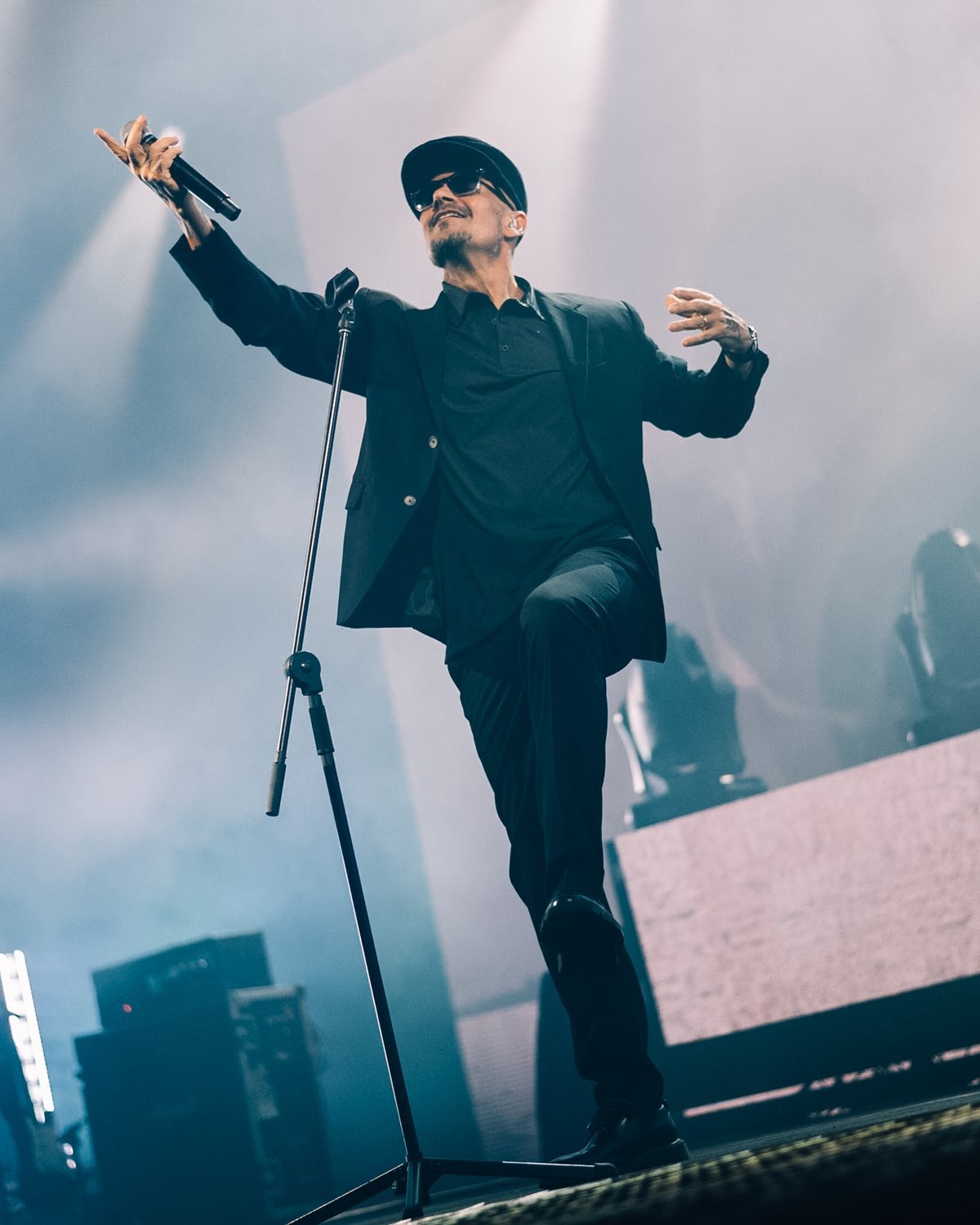 Sérgio Britto durante show dos Titãs em 2026 (Foto: Ellen Artie @ellenartie para Rolling Stone Brasil)