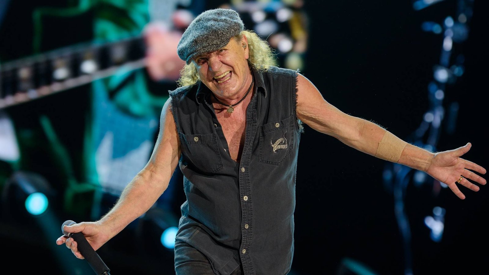 Brian Johnson, vocalista do AC/DC, ao vivo em São Paulo, 2026 (Foto: Leca Suzuki @lecasuzukiphoto para Rolling Stone Brasil)