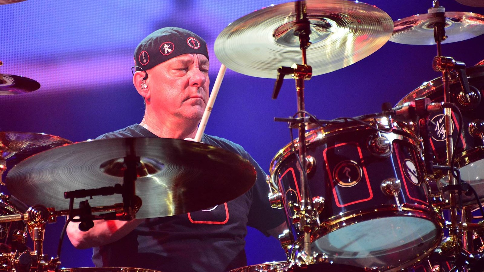 Neil Peart ao vivo em 2015 - Foto: Brian Killian / Getty Images