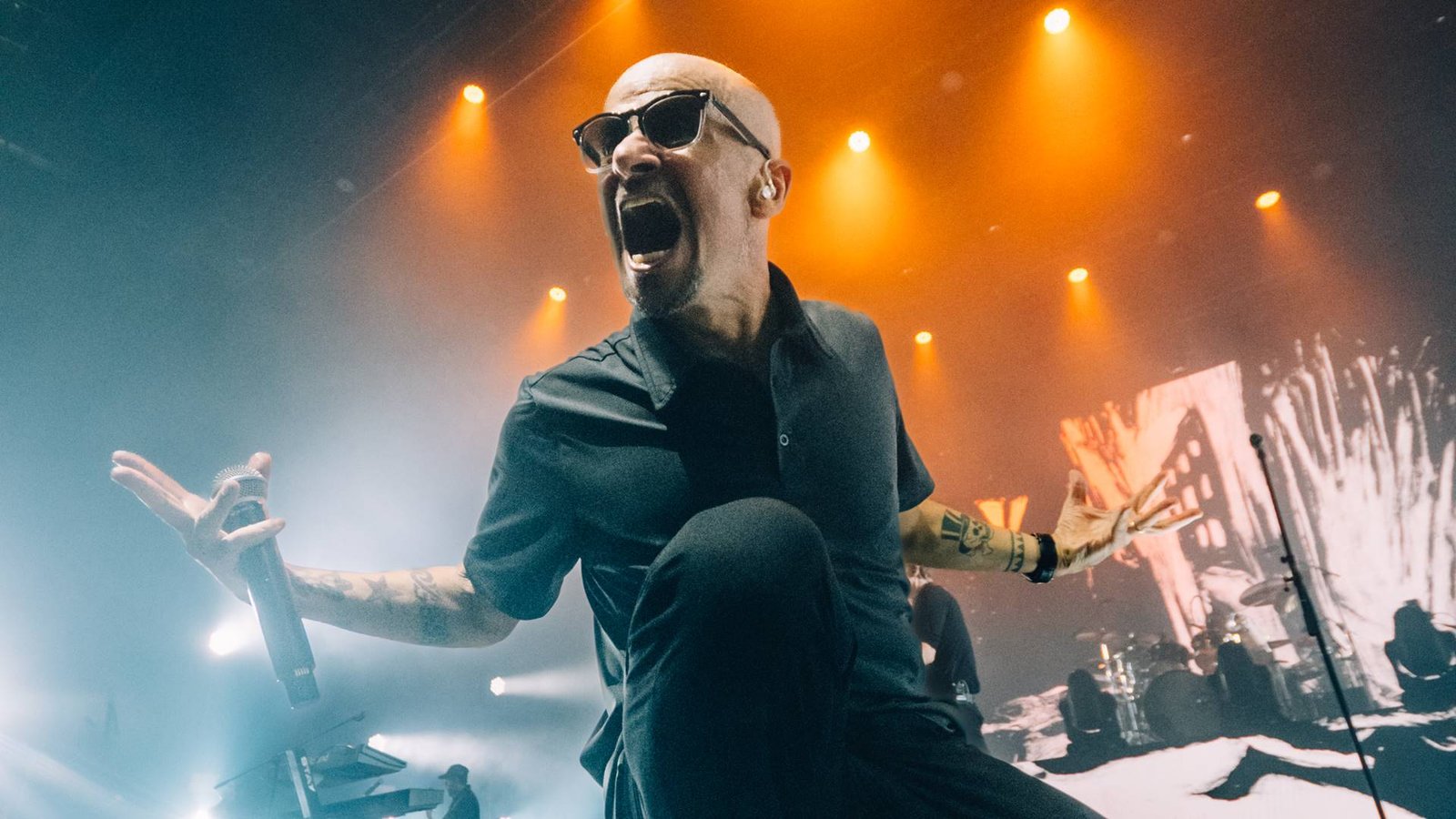 Sérgio Britto durante show dos Titãs em 2026 (Foto: Ellen Artie @ellenartie para Rolling Stone Brasil)