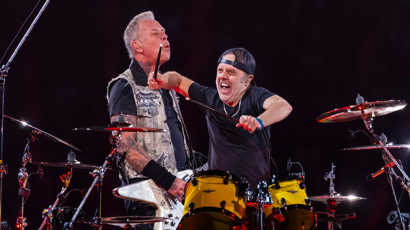James Hetfield e Lars Ulrich durante show do Metallica em 2023 - Foto: Scott Legato / Getty Images