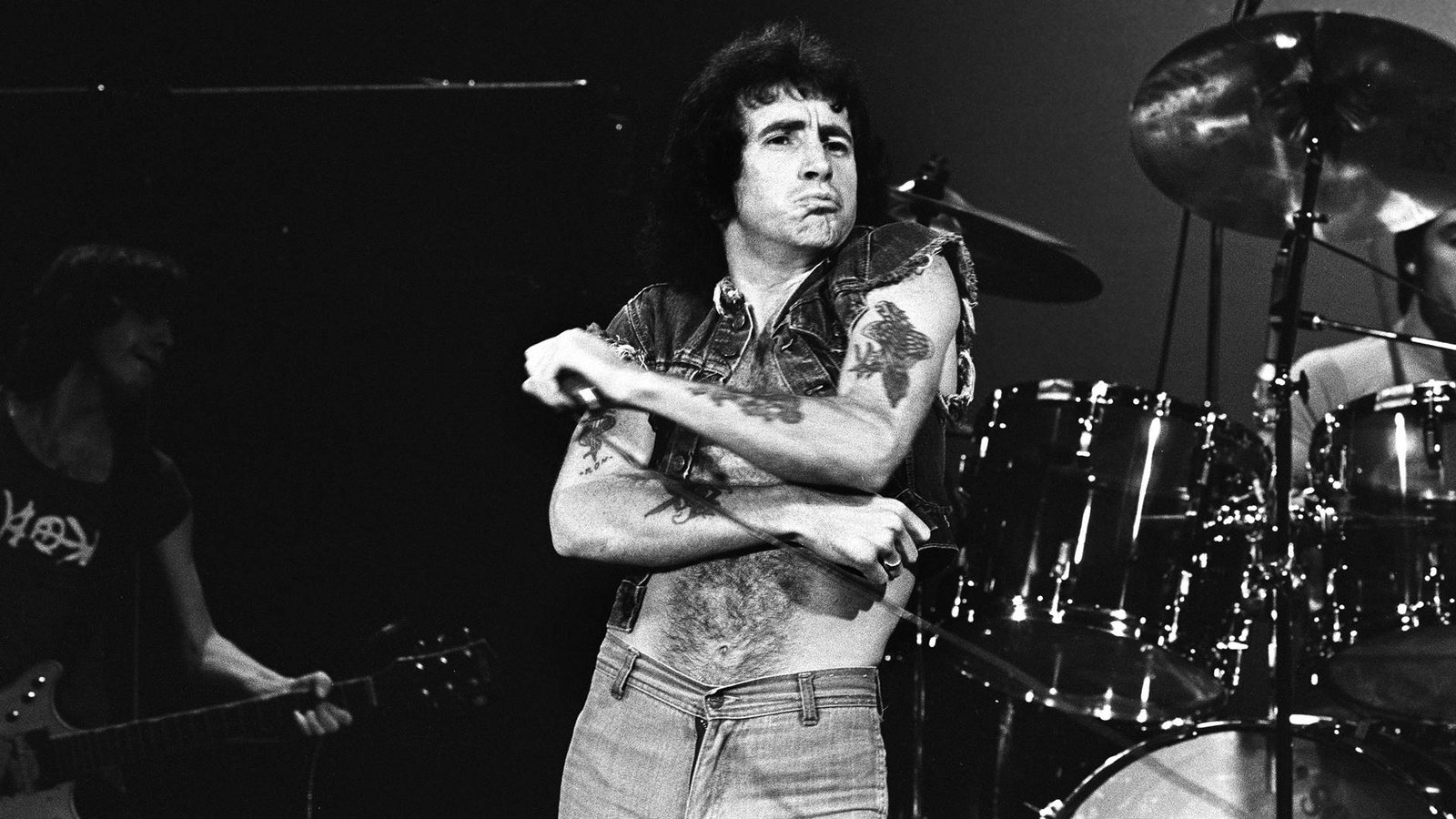 Bon Scott, vocalista do AC/DC, em 1977 (Foto: Michael Ochs Archives / Getty Images)