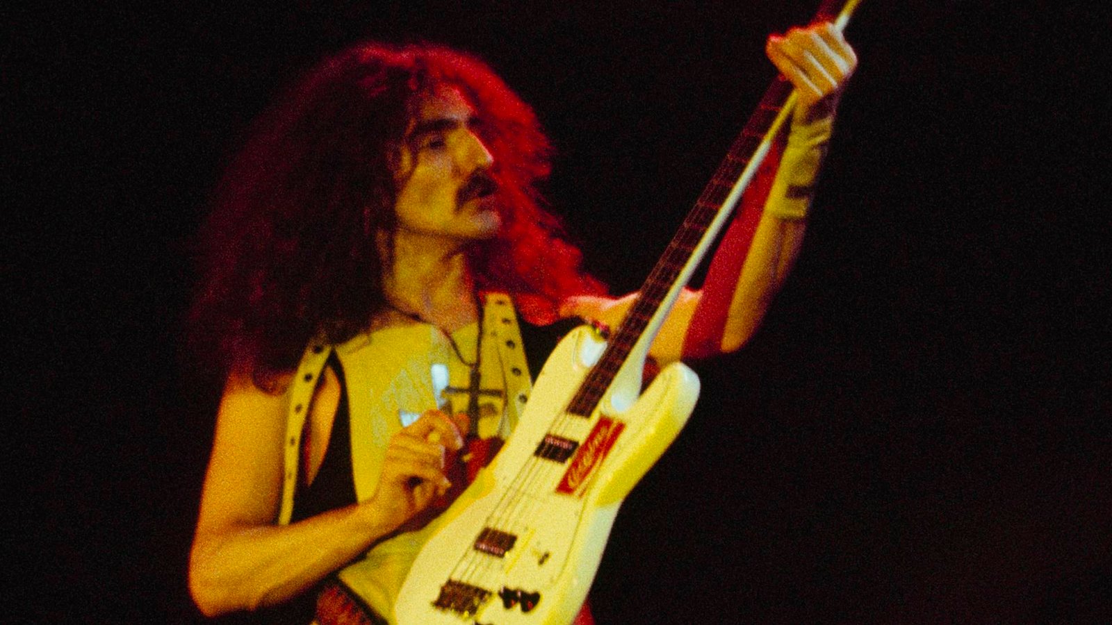 Geezer Butler, baixista do Black Sabbath, em 1973 (Foto: Fin Costello / Redferns via Getty Images)