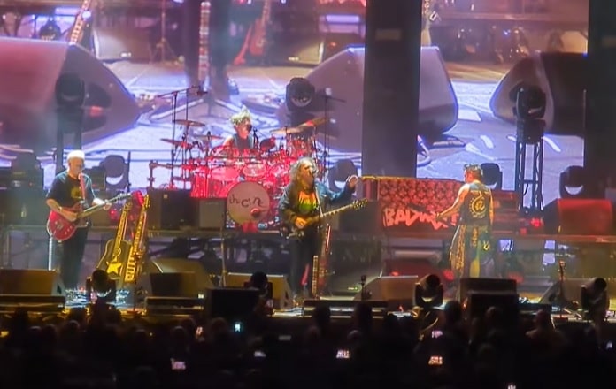 The Cure surpreende fãs ao tocar