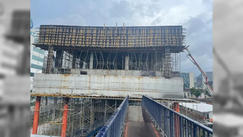 Obra de prédio na Avenida Presidente Vargas, no Centro do Rio, é interditada
